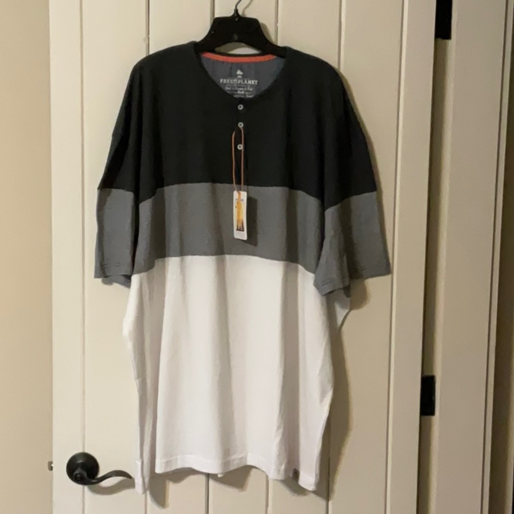 Free Planet Henley color blocked t-shirt. Size 4X. NWT